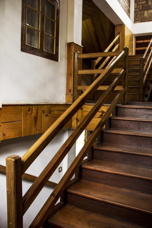 Ken And Twill Guest House Шиллонг Экстерьер фото